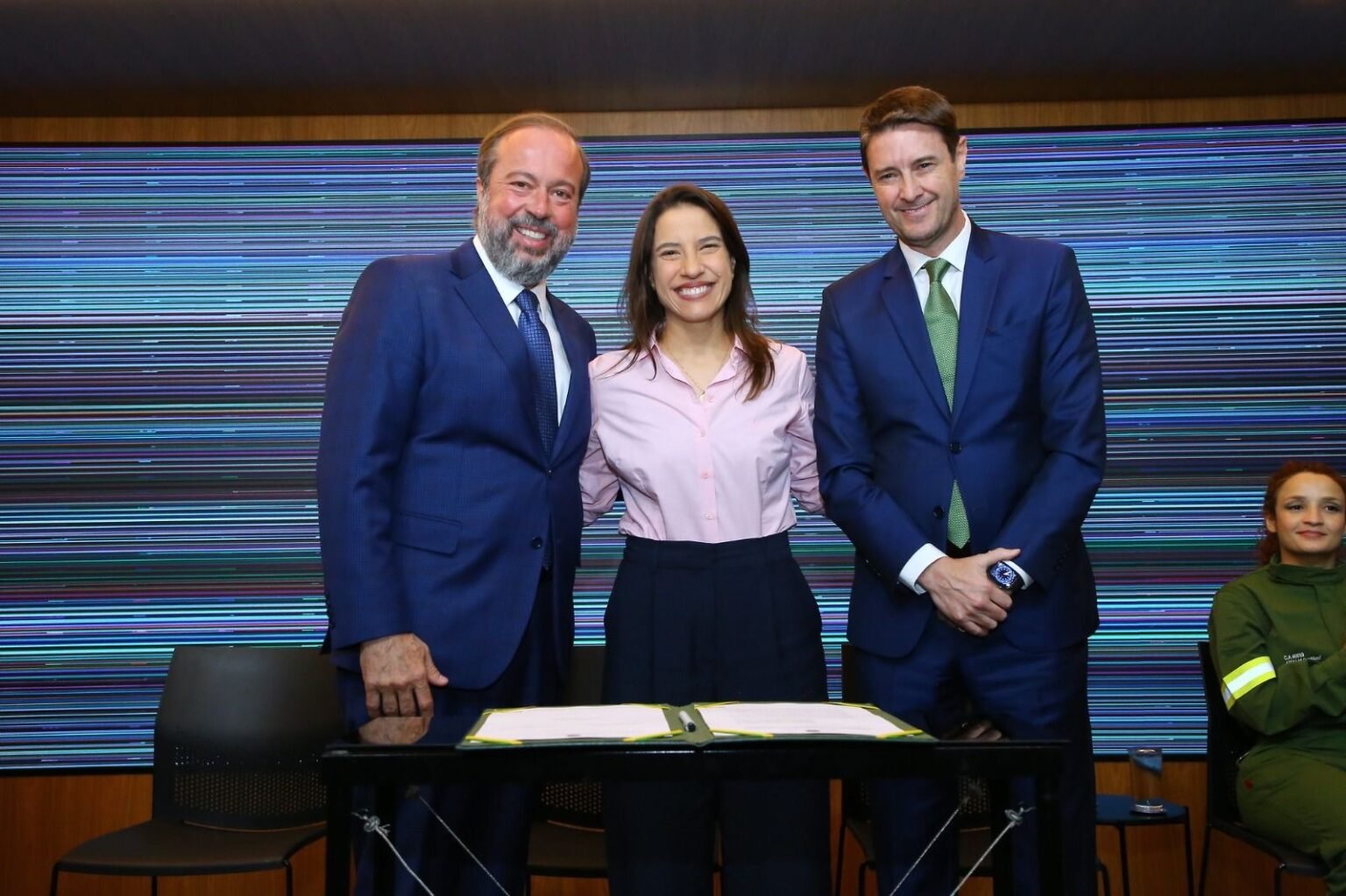 Governo do Estado e Ministério de Minas e Energia assinam renovação da concessão da Neoenergia Pernambuco até 2060