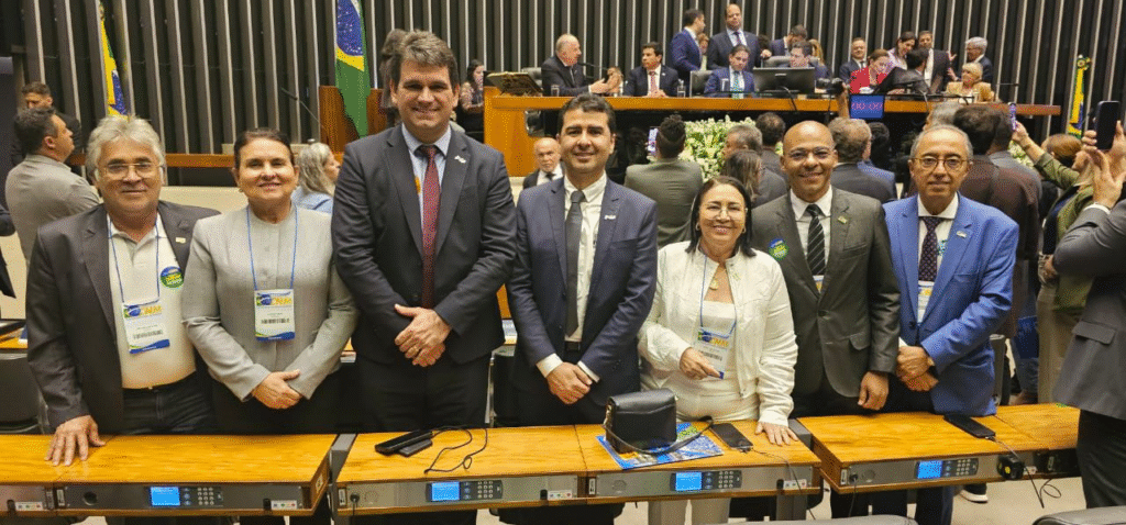 Marcelo Gouveia comemora aprovação da PEC 66 em Brasília