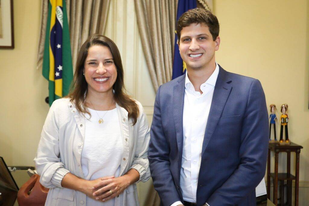 João Campos lidera em nova pesquisa, mas Raquel Lyra diminui distância