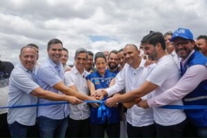 Em Vertentes, Raquel Lyra assina ordem de serviço para restaurar a PE-130, e Governo supera mais de R$ 1 bi em obras viárias no Agreste