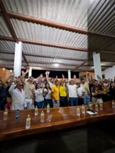 Com giro pelo Sertão, Fernando Filho escuta demandas da população e visita obras em andamento