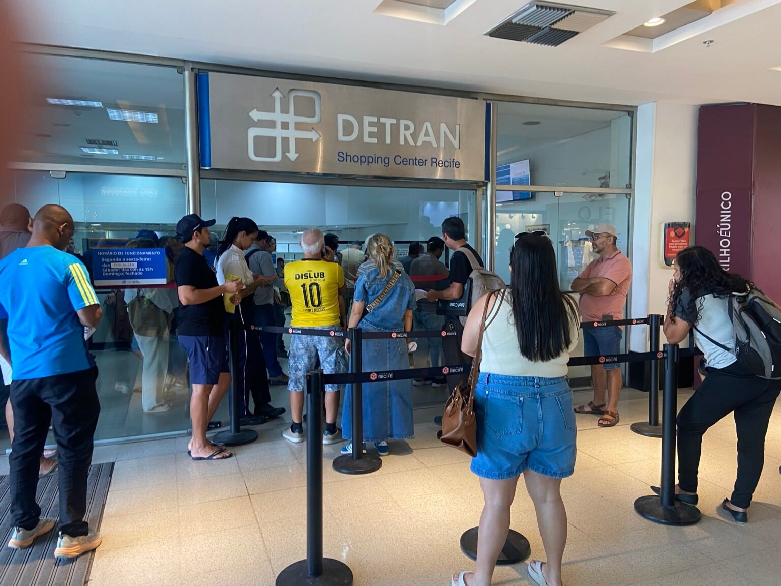 Agência do Detran-PE no Shopping Recife descumpre lei federal de atendimento prioritário, denuncia leitora