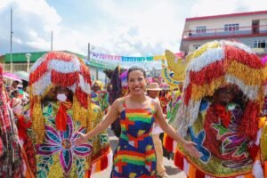Em Nazaré da Mata, Raquel Lyra garante apoio ao tradicional Encontro de Maracatus e ressalta rede de suporte às mulheres