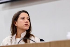 Raquel vai ao STF contra emenda que muda teto do funcionalismo estadual