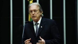 De malas prontas para o MDB, Bivar deve ser suplente de Humberto Costa nas eleições 2026