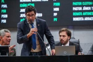 Sob acusação de golpe parlamentar, votação de mudanças na LOA é anulada na Alepe