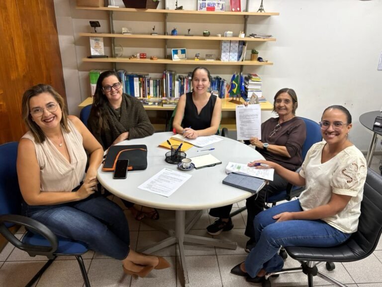 Amupe recebe visita da presidente da Astur para tratar de parcerias