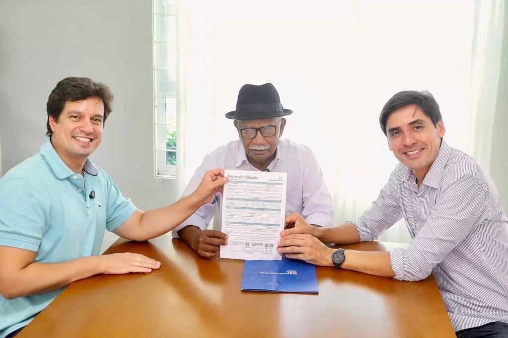 Ex-prefeito Manoel Botafogo se filia ao Republicanos