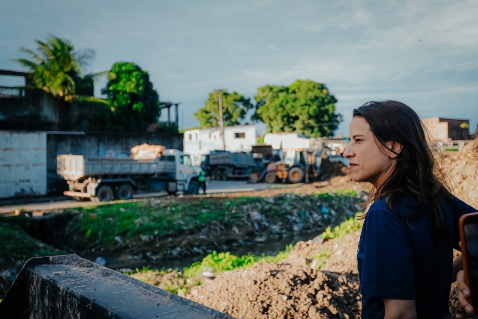 Raquel Lyra vistoria limpeza no Rio Beberibe que reforça prevenção de alagamentos no Recife e Olinda