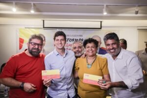 João Campos filia mais de 100 lideranças sindicais