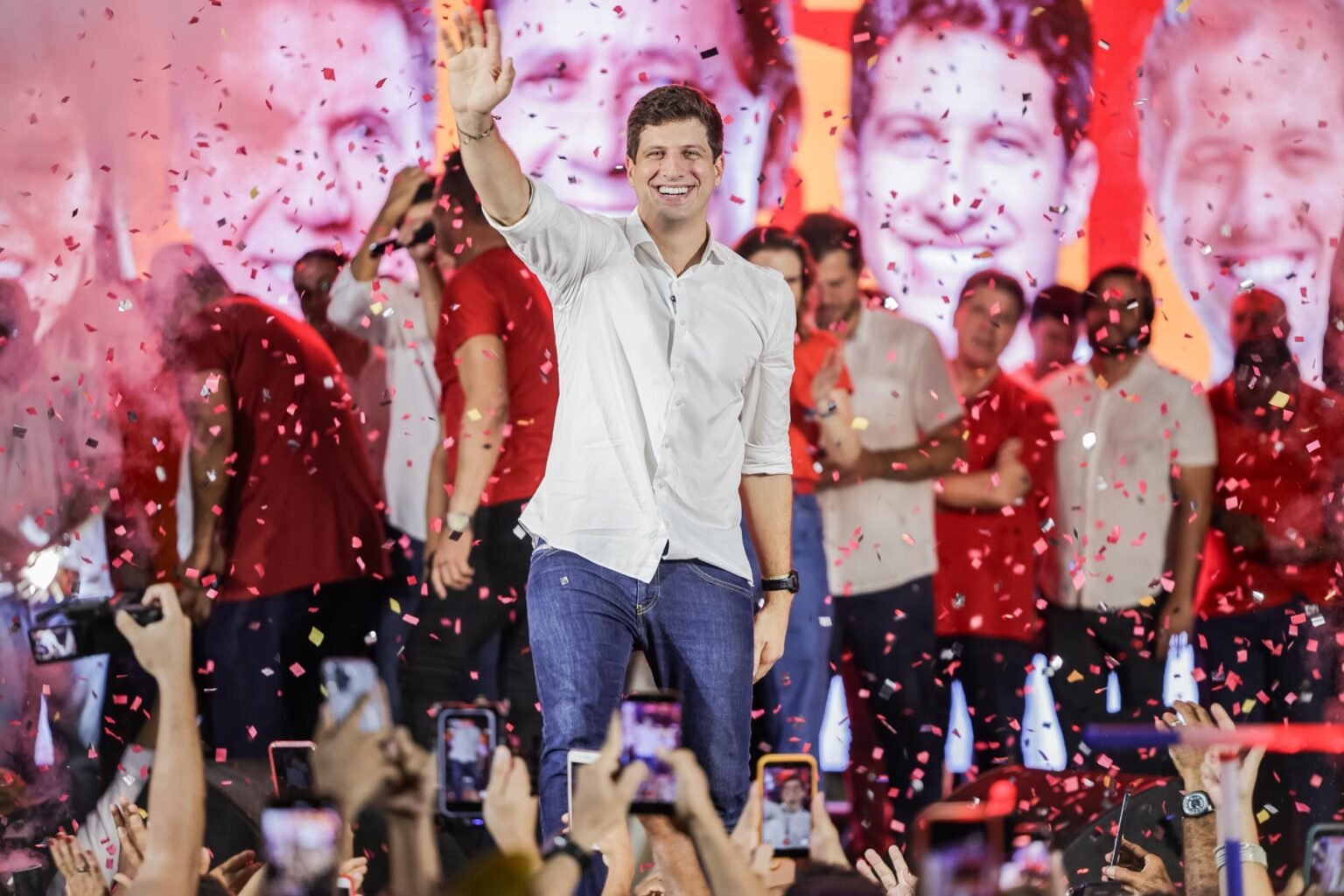 João Campos e Lula Cabral reúnem 10 mil pessoas no Cabo e consolidam força da Frente Popular no Litoral Sul