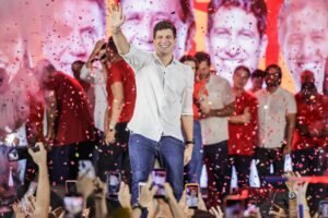 João Campos e Lula Cabral reúnem 10 mil pessoas no Cabo e consolidam força da Frente Popular no Litoral Sul