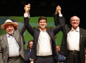 PSB oficializa Alckmin como vice de Lula em chapa à reeleição