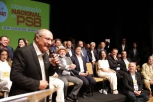 Na convenção do PSB, Alckmin fala em responsabilidade política e defesa da democracia