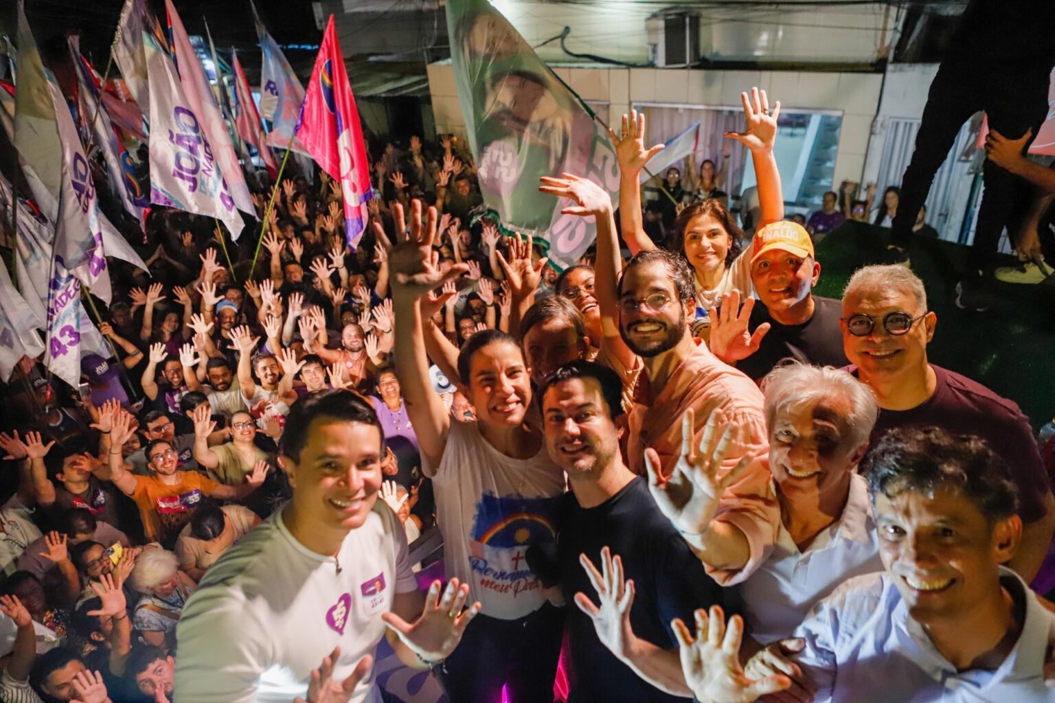 “Cada ato de violência será respondido com amor e trabalho”, diz Raquel durante caminhada no Recife