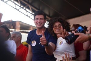 Ste Vilela reúne militância em caminhada com João Campos e a Frente Popular no primeiro dia de campanha