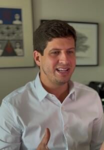 João Campos: “Não vai ter uma série de tapumes espalhados pelo Estado. Vai ter obra acontecendo”