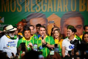 No Recife, Flávio Bolsonaro pede apoio a Mendonça e Carlos Sant’Anna