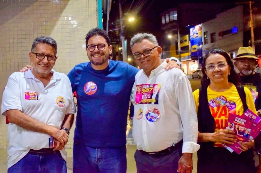 Ivan Moraes apresenta propostas durante caminhada em Petrolina