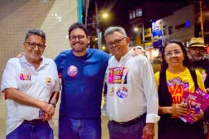 Ivan Moraes apresenta propostas durante caminhada em Petrolina