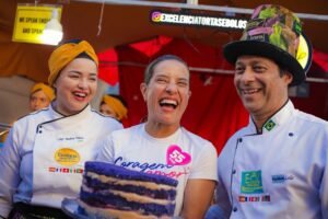 Raquel Lyra dialoga com comerciantes e visitantes da Feira do Bom Jesus